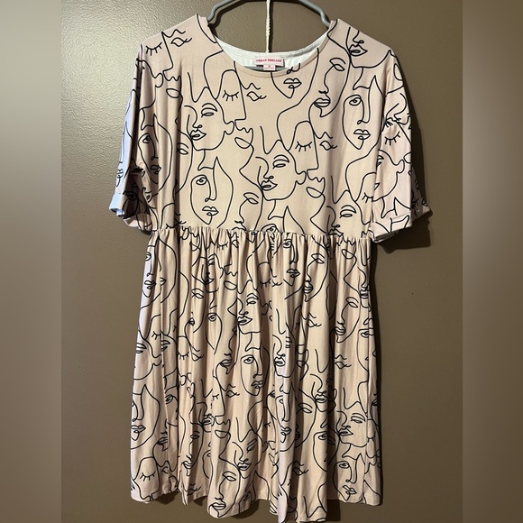 Urban Threads Light Pink / Nude Abstract Face Print T-Shirt Dress - Picture 1 of 3